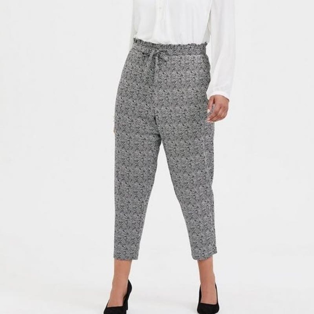 Torrid 2X Slim Taper Studio Luxe Ponte High Rise Tie Front Pant